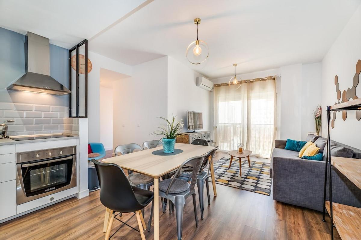 C29 - Trendy Central Apartment With Small Parking And Terrace マラガ エクステリア 写真